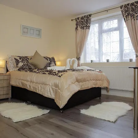 Gooseacre 3* Harrow