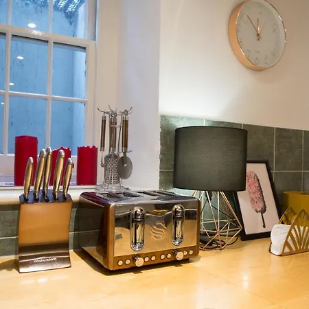 House Of Sebastiao Maria - The Townhouse Guest house London