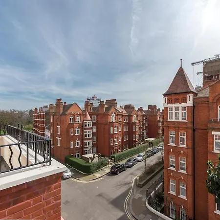 Hamlet Gardens Apartment