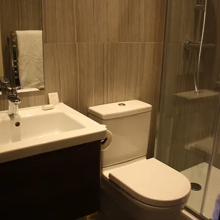 Apartment Barons Court London