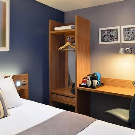 Travelodge Central Tower Bridge Hotel London