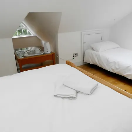 Kew Hotel 3*