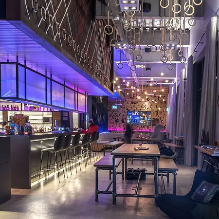 Moxy Stratford 4*