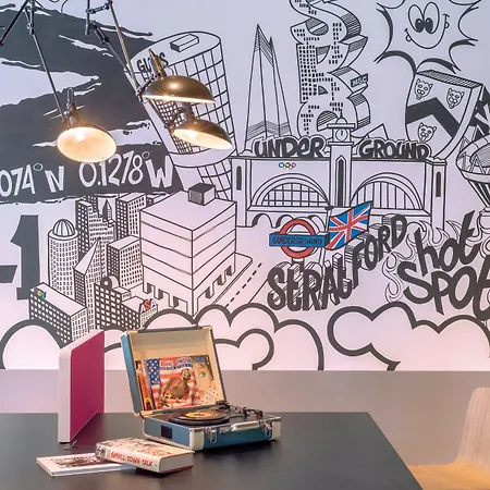מלון Moxy Stratford