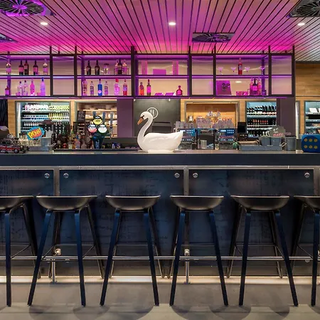מלון Moxy Stratford