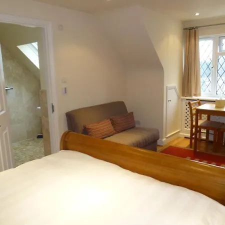 The Oaks Guest house 4*