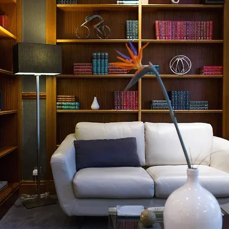 Henley House 4*