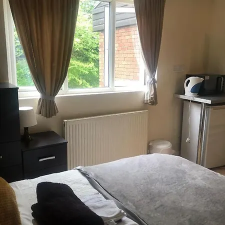 145 Burnley Road Homestay *