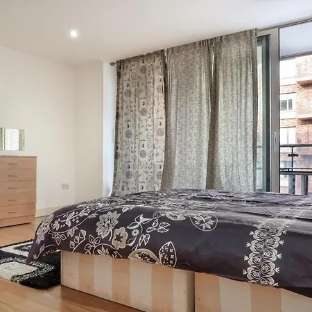 Latitude Court Homestay *