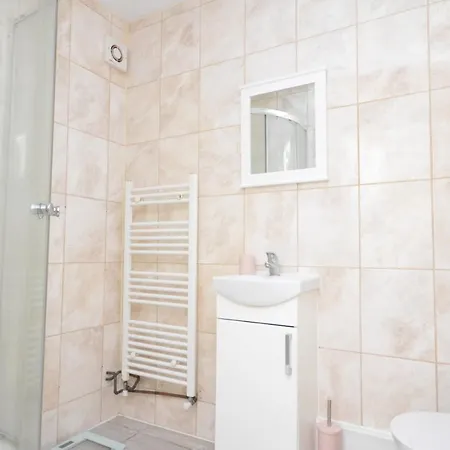 London Deluxe Four Bedroom House