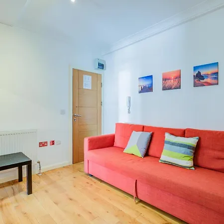 Apartment 14 Bouverie Place *