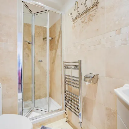 14 Bouverie Place London