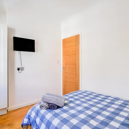 14 Bouverie Place *