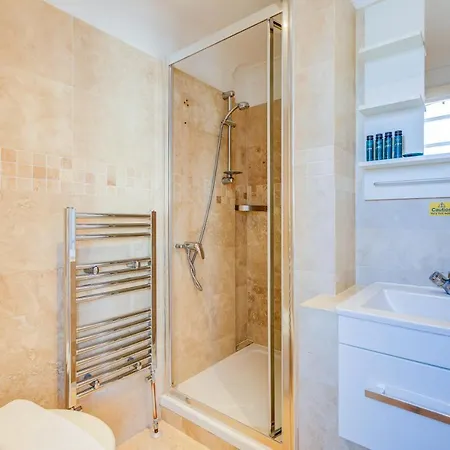 14 Bouverie Place London