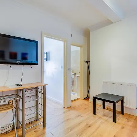 14 Bouverie Place Apartment