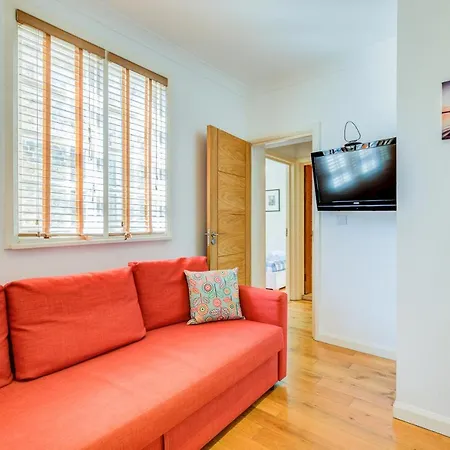 14 Bouverie Place Apartment *