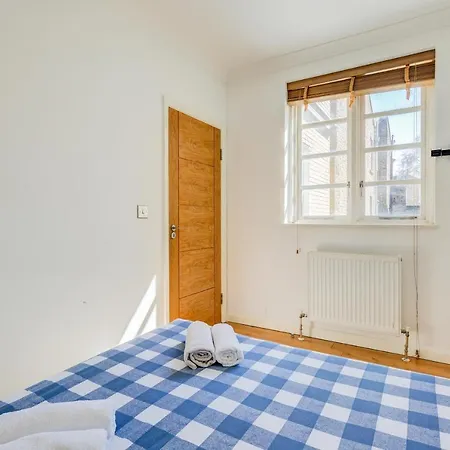 14 Bouverie Place *