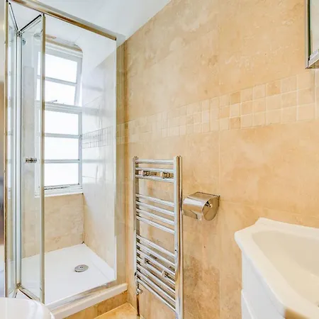 14 Bouverie Place London