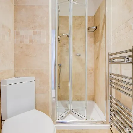 14 Bouverie Place Apartment *