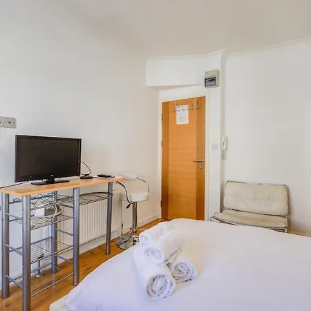 Apartment 14 Bouverie Place
