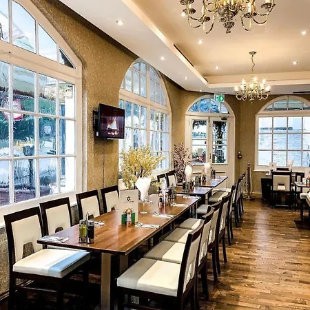 Tourian Lounge Hotel 3* Londyn