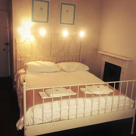 Nocleg ze śniadaniem Tourian Lounge Hotel