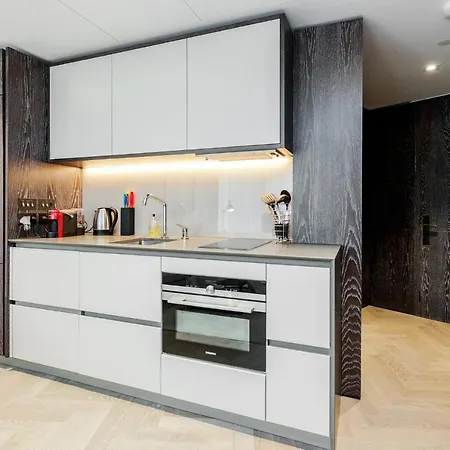 Luxury 1 Bedroom Battersea Power Station Apartment *