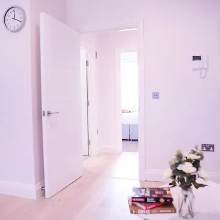 Quiet West End By Indigo Flats Appartamento *