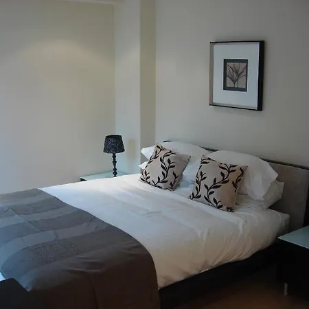 Luxurious Sir John Lyon Serviced Hotel