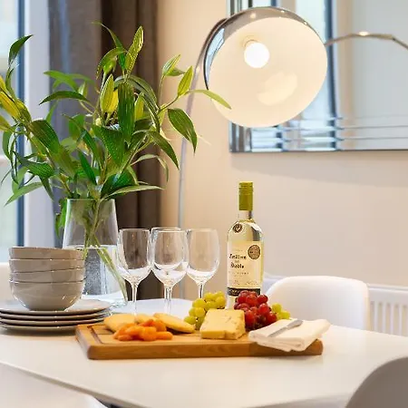 Hotel Canary Gateway Serviced 4*
