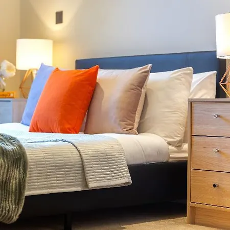 Hotel Canary Gateway Serviced