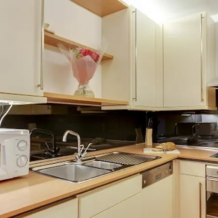 Premium Lexington Serviced 4*