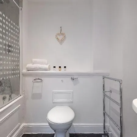 Deluxe Creechurch Lane Serviced Hotel 4*