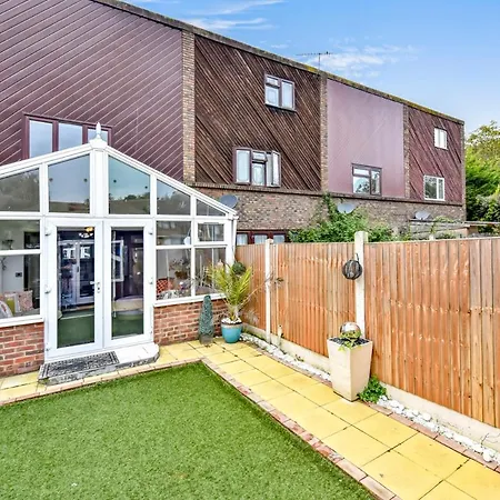 Homestay Docklands Stay, In Modern Spacious House - Near Excel Centre, Airport, Uel,sleeps 2 *