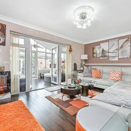 Docklands Stay, In Modern Spacious House - Near Excel Centre, Airport, Uel,sleeps 2