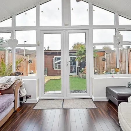 Docklands Stay, In Modern Spacious House - Near Excel Centre, Airport, Uel,sleeps 2 *