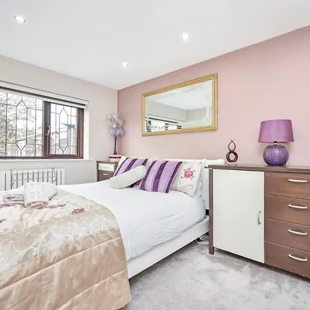 Docklands Stay, In Modern Spacious House - Near Excel Centre, Airport, Uel,sleeps 2 Homestay London