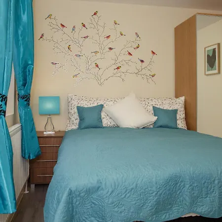Gooseacre 3* Harrow