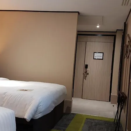 Hotel Aerotel London Heathrow Airport, Terminal 2 & Terminal 3 4*