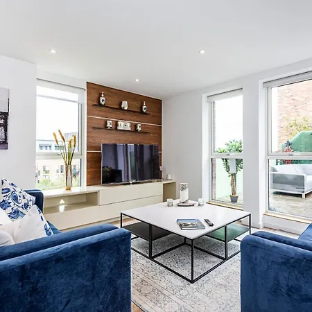 Apartment Chiswick Park 3 Bed 3 Bath West London - Parking