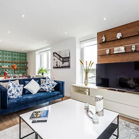 Chiswick Park 3 Bed 3 Bath West London - Parking Apartment London