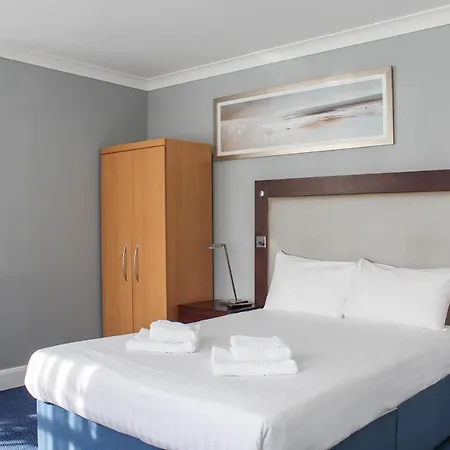 Heathrow 3*