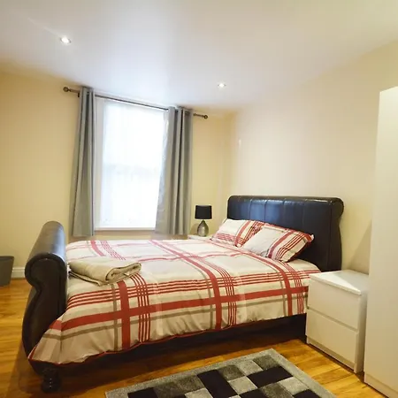 Zone 2 Three Bedroom * Londres