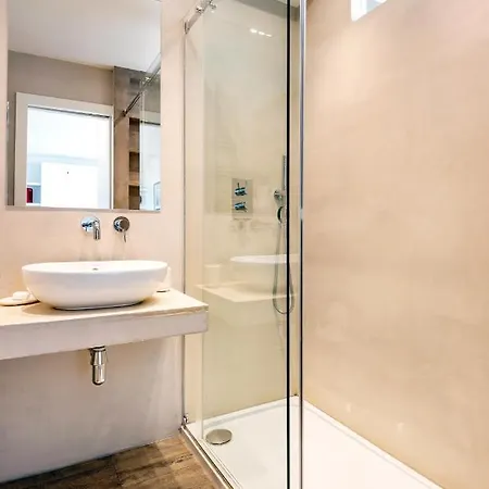 Canguroproperties - Pinehurst Court * London