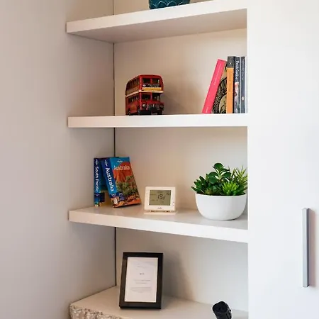 Canguroproperties - Pinehurst Court Apartment