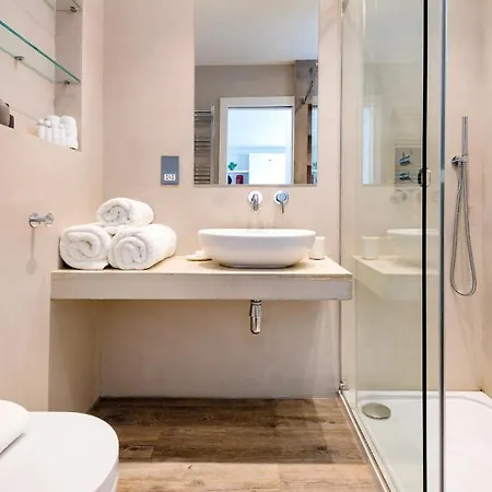 Canguroproperties - Pinehurst Court London