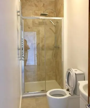 Metro W6 Guest house London