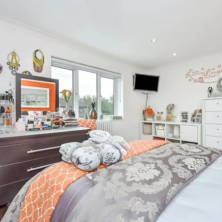 Docklands Stay, In Modern Spacious House - Near Excel Centre, Airport, Uel,sleeps 2 Homestay *