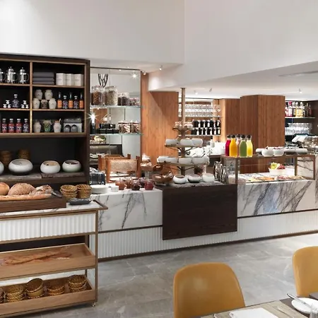 The Athenaeum & Residences Hotell 5*