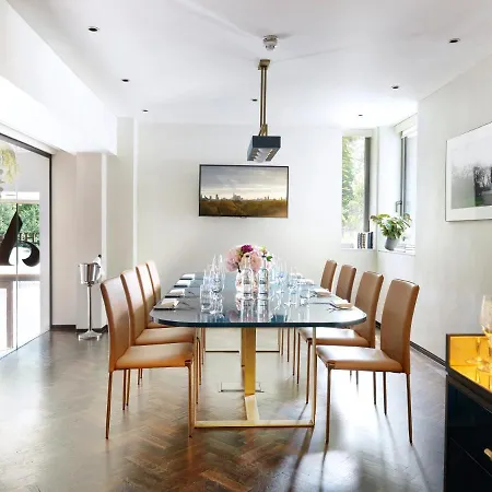 The Athenaeum & Residences Hotell